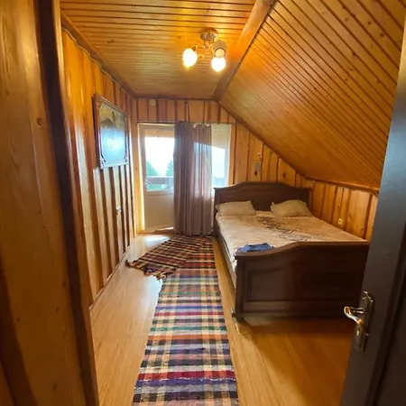 Гостинний Дім На Горі Guest house Lazeshchyna